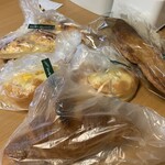 パリクロアッサン - 料理写真:買ってきたパン