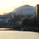 パティスリー ルシェルシェ - お店近くの橋から。大阪ドーム、手前は道頓堀川。