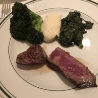 ウルフギャング・ステーキハウス 丸の内店 - Tボーンステーキ　ヒレ＆サーロイン　ブロッコリーグリル