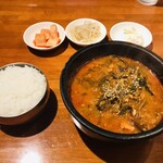 韓国家庭料理 さらん房 - ユッケジャン定食