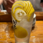 魚虎 - どうですか？このレモン丸ごと一個分のスライス(･∀･)ﾆﾔﾆﾔ