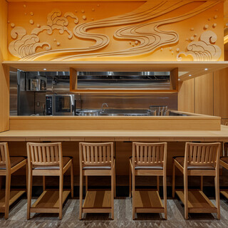 個室完備◆流行の最先端、表参道に位置する和モダンなラーメン店