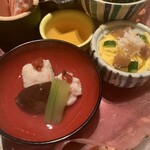 Kani Douraku - 左から、かにつみれ碗、かにちらし寿司。