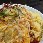 食楽 - 魔王¥930内　太麺硬さ普通鬼辛野菜２倍背脂マシマシニンニクマシマシ。もやしそのままだとぬるいので汁に浸して浸して食べる。美味い。