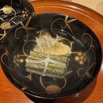 銀座 しのはら - 京の町へ行商に出かけた大原女さんがテーマ、頭に載せた薪の束をイメージ、海老しんじょう、お出汁も美味
