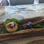 ベンガルタイガー - ツリーブランチプラッター ビーフローガンジョシュ＆タマリンド海老