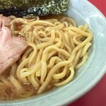 Iekei Ra-Men Numaduya - 酒井の麺は普通茹ででモッチリ。