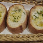 TRATTORIA Italia - ガーリックトースト〜香ばしいパンの香り〜(^_-)