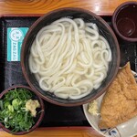 麺処 綿谷 - 釜あげうどん¥380内、大¥110内、揚げ¥130内　ふつううまい。肉ぶっかけの方が好き。揚げはあまり甘くないタイプ。ネギが美味い。瑞々しく苦くなく旨みだけのネギをジャキジャキと。丸亀のネギは美味い。