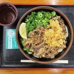 Mendo Koro Wataya - 肉ぶっかけ¥540内、大¥110内　人気メニューというだけあった。美味い。ネギもめちゃくちゃ美味い。