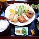 花膳 - ミックスフライ定食