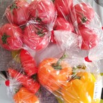 リーフデ・テラス - 購入したトマト、パプリカ、ミニパプリカ✨500円のパプリカ詰め放題は売り切れでちょっと残念(^^;