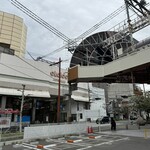 Nabeyaki Udon Asahi - 大街道沿いから細い脇道に入ります