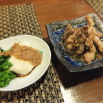 阿うん 博多串焼きの店 - お通し（ごどうふ、せせりとレバーの煮物）