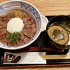 Ushi To Sakana - 極みの赤牛丼。お肉ぎっしりです。