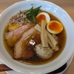 横浜淡麗らぁ麺 川上 - 特製醤油らぁ麺1300円