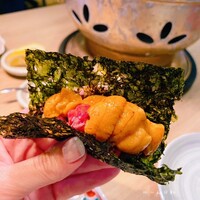 炭火焼肉 肉の匠 ひうち - 赤身肉と雲丹の手巻きキンパ