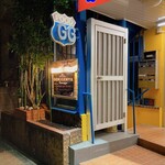 ゴキゲンヤ　ガレージ - 店舗入口