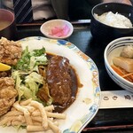 Shokudou Mori Kawa - ハンバーグ唐揚げ定食（半ライス）