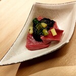 鮨てんび - メジマグロと行者ニンニクのお造り