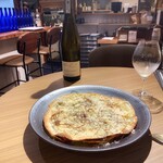 ブラッスリー 航 - トルティーヤピザ しらすチーズ