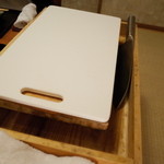 赤坂 きた福 - 蟹解体用のまな板・包丁