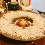 DREAM ON TAIGA - チーズ＆卵黄の馬肉ユッケ 1080円