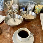 ライブコーヒー - ブレンドコーヒーR250円