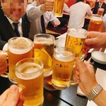 一家しゃぶしゃぶ - テーブル毎に乾杯です！
      料理の写真は、提供された順番に並べてあります。