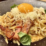 鎌倉パスタ  - 「グリルベーコンとパルメザンチーズのトマトカルボナーラ」のアップ①…