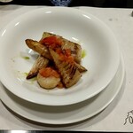 ビストロ　アギャット - フランス産ホワイトアスパラガスと長岡京の筍のロースト　桜鯛とホタテのムニエル