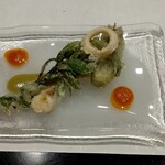 ビストロ　アギャット - 山菜（沢あざみ、コシアブラ、こごみ、タラの芽）のフリット　蕗の薹のソース