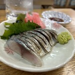 Taishuusakaba Masuyama - 炙りシメサバ　450円　ガリと合わせて食べてもよし