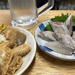 大衆酒場 増やま - イワシ刺身350円　煮込み豆腐無し300円