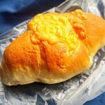 ESTre La - はちみつバターパン130円 塩チーズパン160円