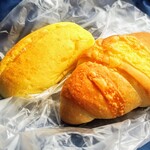 ESTreLa - はちみつバターパン130円 塩チーズパン160円