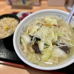 福しん - 野菜タンメン（530円）+半チャーハン（290円）