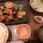 大戸屋 - 鶏と野菜の 黒酢あん定食　７９０円