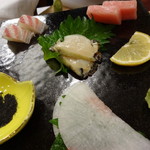 すし処 つま美 - お造りは、鯛、トロ、鮑