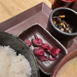 Yaesu Hatsufuji - お漬物と副菜
