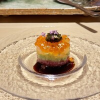 鮨 四心 - 本マグロとアボカド、白エビのタルタル