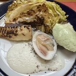 Kisetsu Ryouri Mikami - 春キャベツと筍、蛤。蛤の横のムースみたいなのは、春キャベツの外側で作ったそうです。