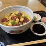 いづ源 - まぐろちらし