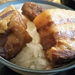 Izakeshokudou Waraku - 豚の角煮❤️オンザライス！