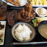 わ楽 - 豚の角煮 on the トリプルマウンテンハンバーグ定食