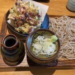 Sobadokoro Minatoan - ホタルイカ春野菜のつけ天そば