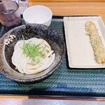 Hanamaru Udon - 温玉ぶっかけ冷小とちくわ天_2024年4月