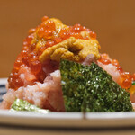 Tsujihan - ぜいたく丼 松 2200円 のかに、うに、いくら増量