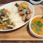 Tai Katei Ryouri Pon Rakku N - 【あいもりご飯】グリーンカレー・豚肉煮込味玉・トムヤンクンハーフサイズ付 ※お好みの料理２品をお選びください（ランチセットメニュー参照）