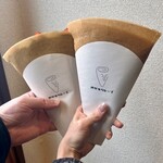 オザキクレープ - 『いちごホントノチョコホイップ＋ココアビスケット』『桜あんぎゅうひホイップ』